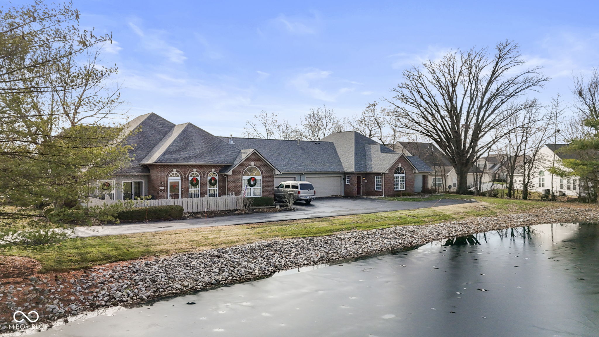 2712 Reflection Way Greenwood, IN 46143 - Photo 3 of 34
