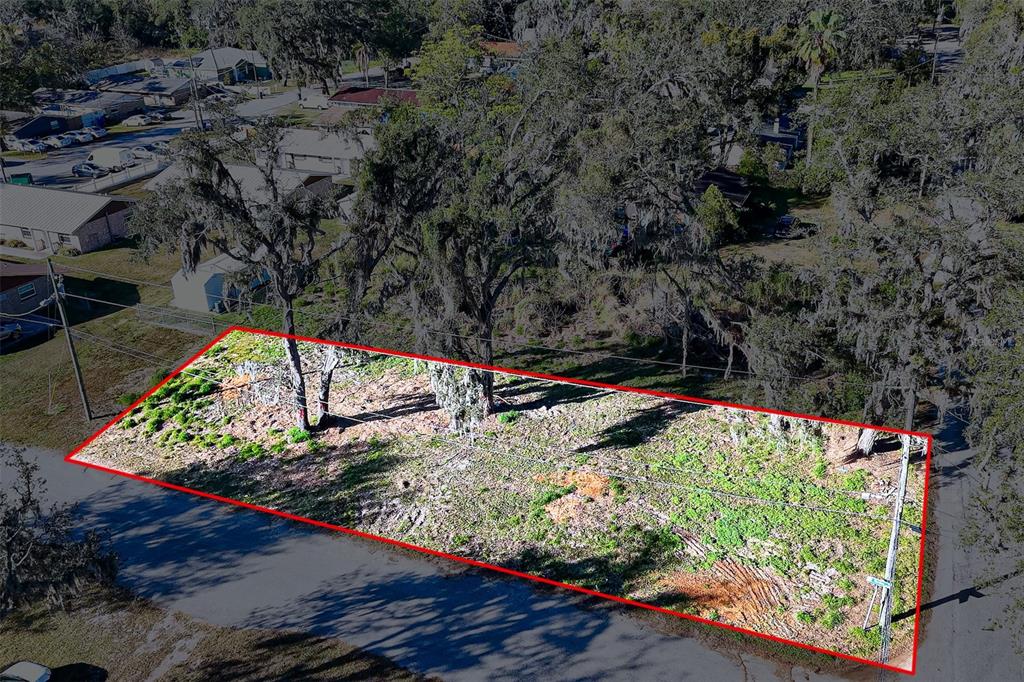 9323 Ripley Road, Unit B Thonotosassa, FL 33592 - Photo 2 of 7 a view of a backyard with wooden fence