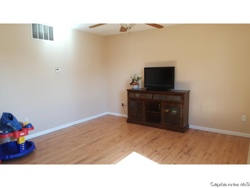 3905 McCormick Drive Springfield, IL 62707 - Photo 3 of 18 Gallery Image 3