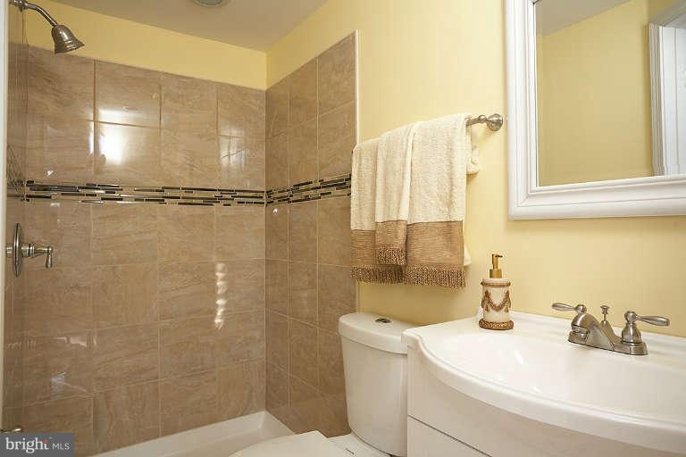 16 Farmcrest Court Silver Spring, MD 20905 - Photo 10 of 15 Master Bathroom