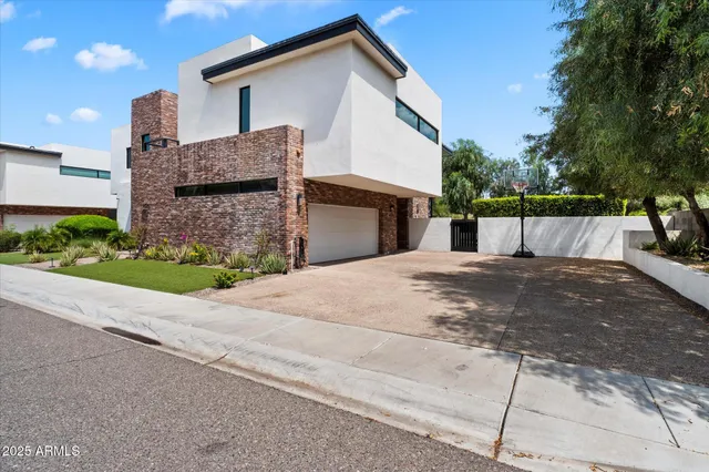 $12,500 | 4525 North 36th Way, Phoenix, AZ 85018