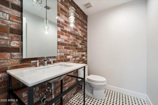 $12,500 | 4525 North 36th Way, Phoenix, AZ 85018