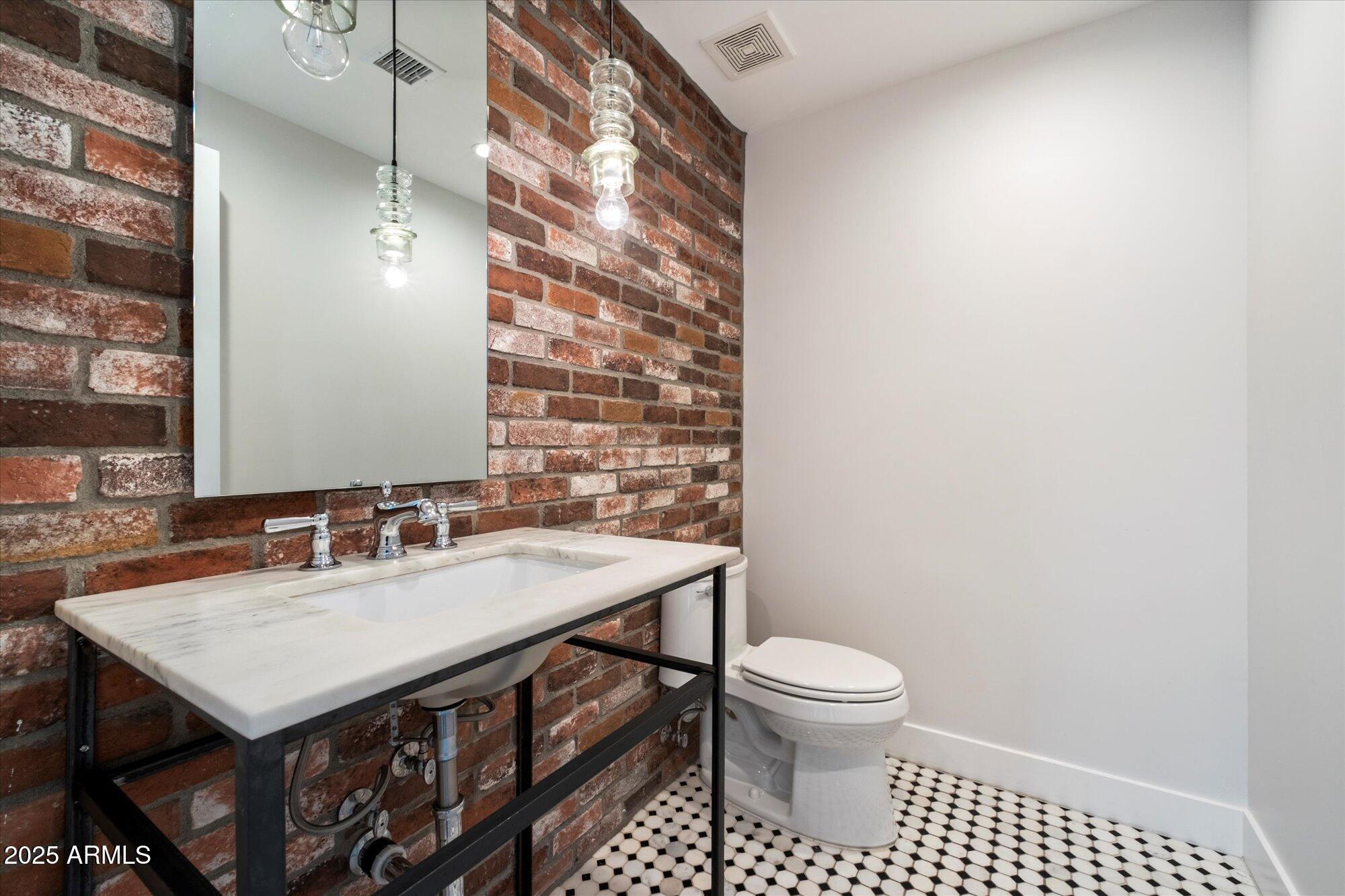 4525 North 36th Way Phoenix, AZ 85018 - Photo 33 of 40 a bathroom with a sink a toilet and mirror
