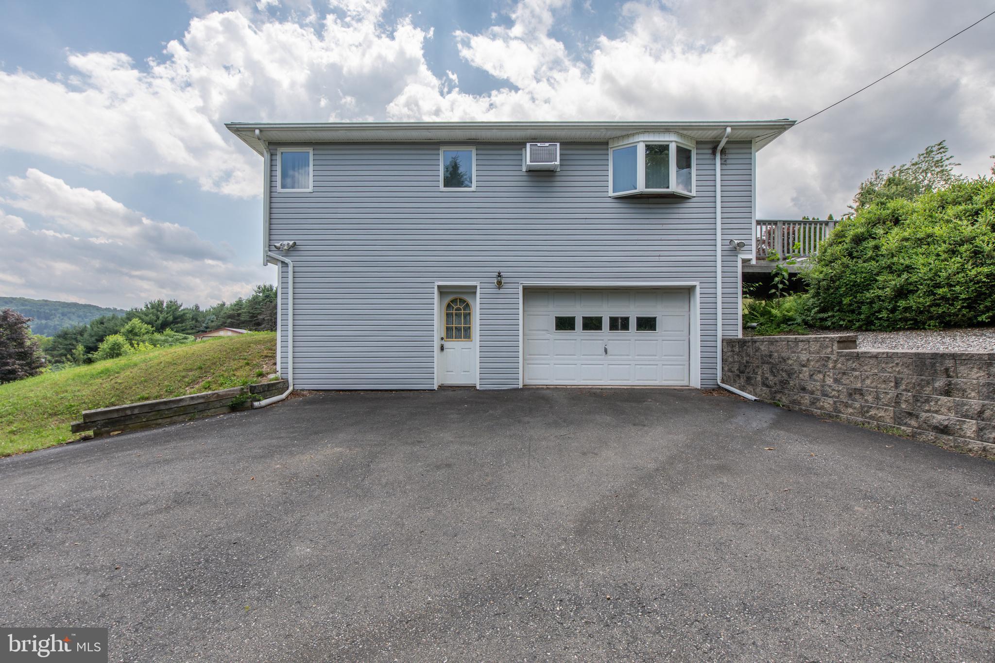 379 Golf Road Tamaqua, PA 18252 - Photo 2 of 33 Gallery Image 2