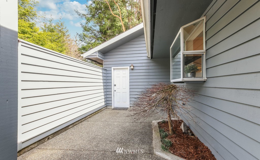 1917 Summit Lake Shore Road Northwest Olympia, WA 98502 - Photo 31 of 32 Gallery Image 31