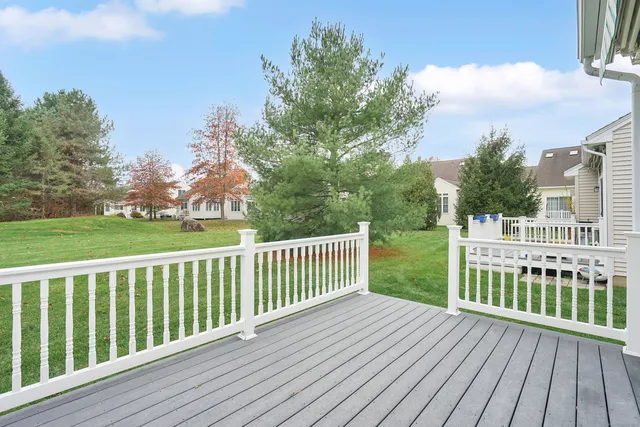 $489,900 | 3 Green Briar Drive, Unit 3, Suffield, CT 06078