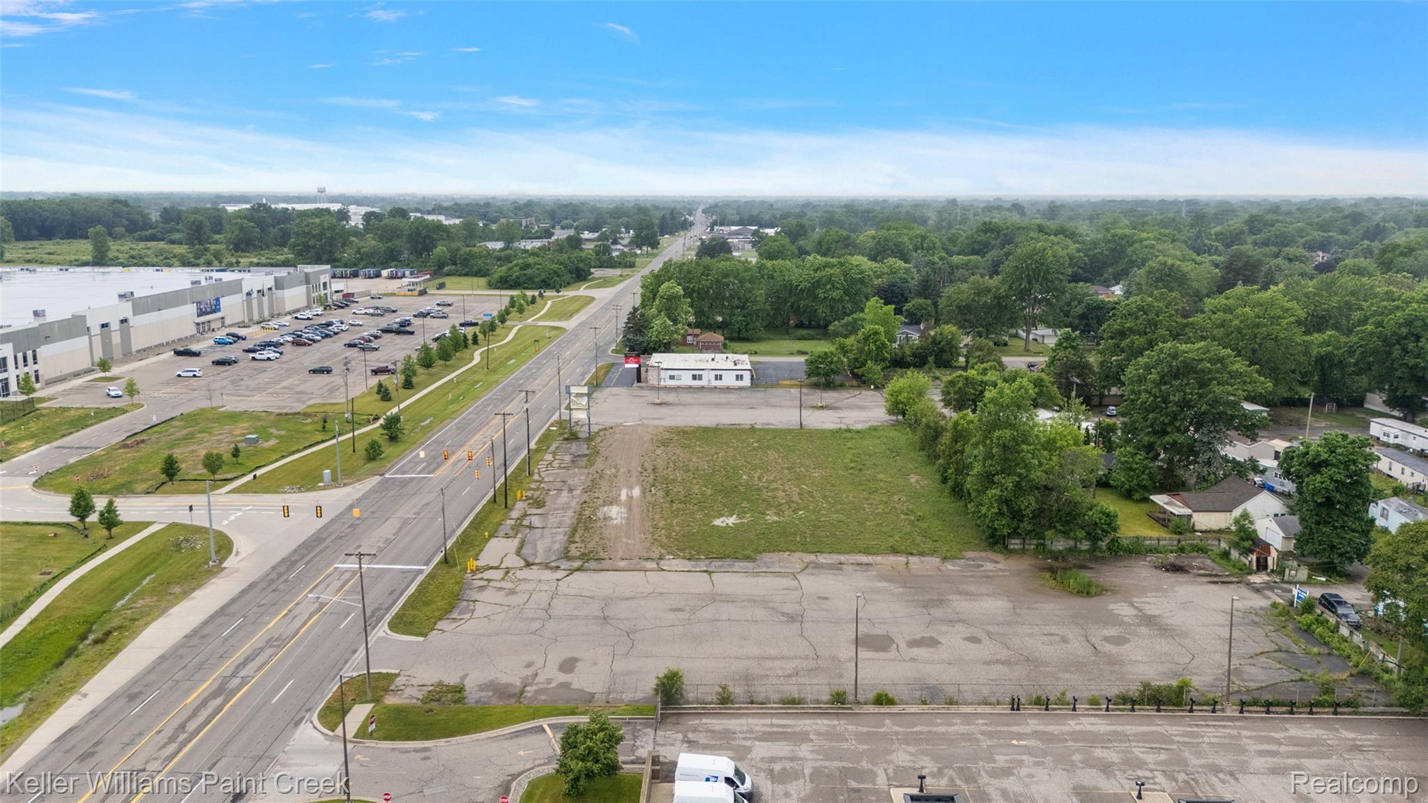 4403 Davison Road Burton, MI 48509 - Photo 13 of 27 13-4403 Davison Rd-13.jpg