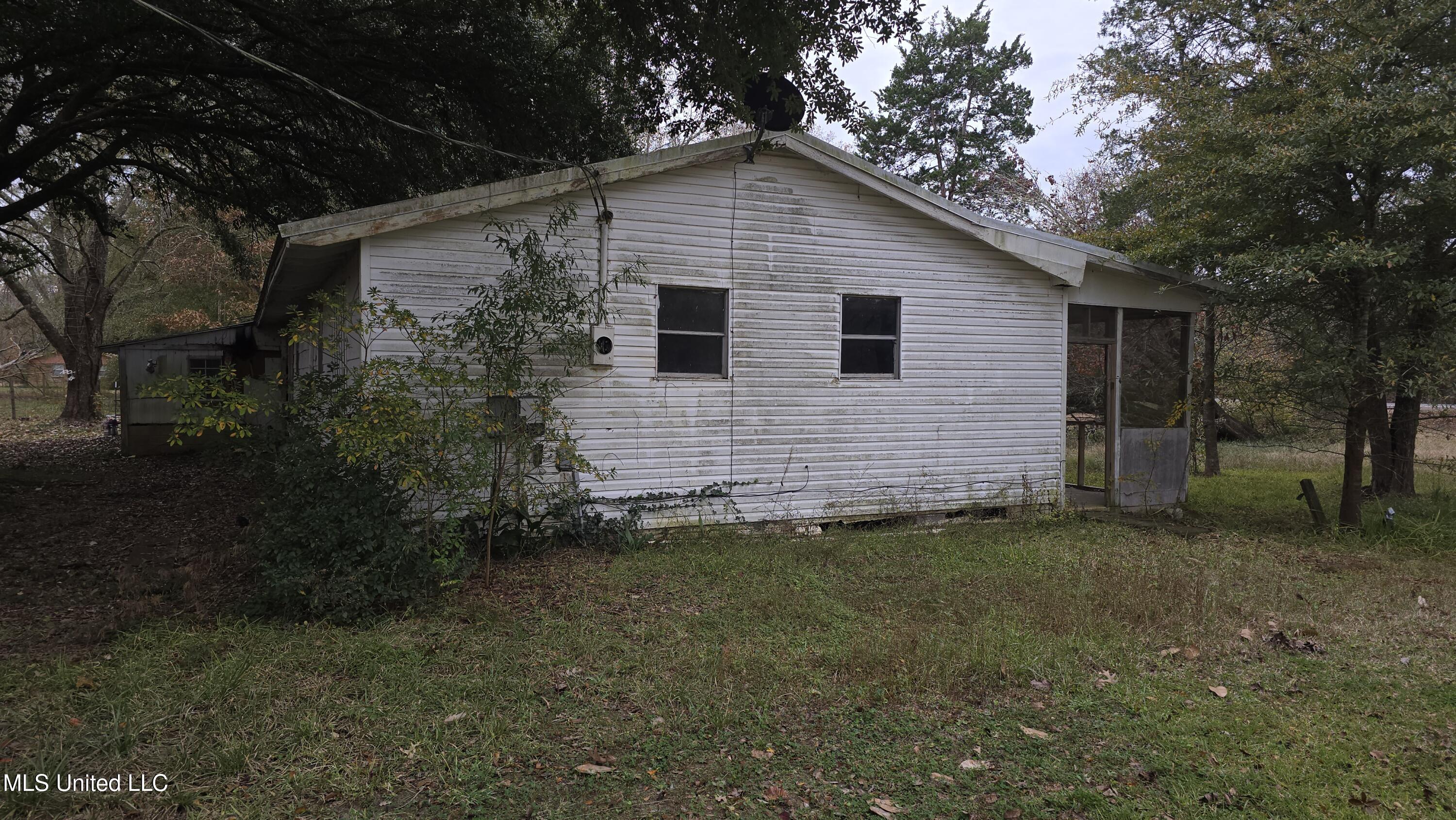 6427 Highway 33 Roxie Ms 39661 Roxie, MS 39661 - Photo 24 of 29 20251217_111527
