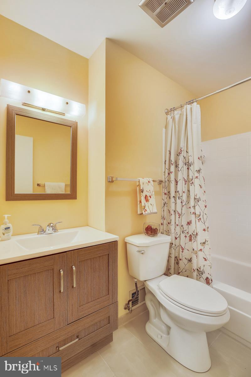 13612 Middlevale Lane Silver Spring, MD 20906 - Photo 24 of 71 Hall bathroom