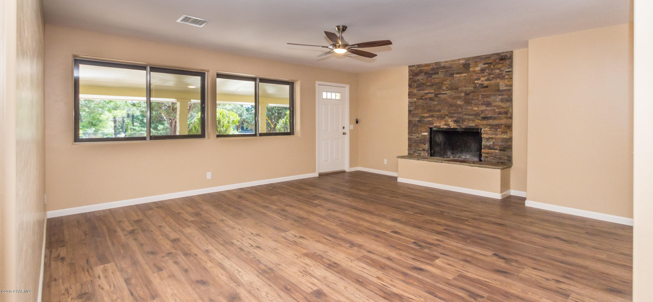 1333 Linden Road Prescott, AZ 86303 - Photo 2 of 15 002_Living Room