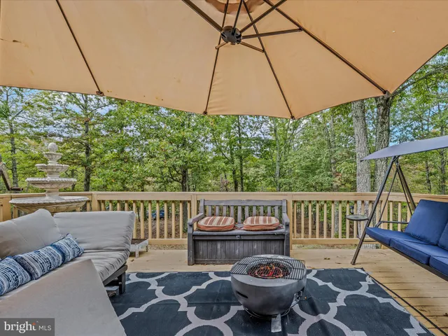 a view of a house with a yard and plants