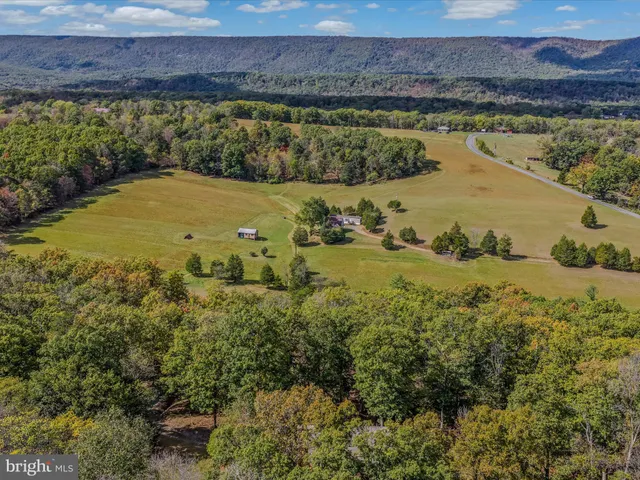 $610,000 | 51 Hungarian Drive, Berkeley Springs, WV 25411