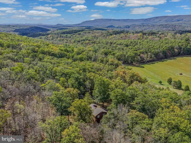 $610,000 | 51 Hungarian Drive, Berkeley Springs, WV 25411