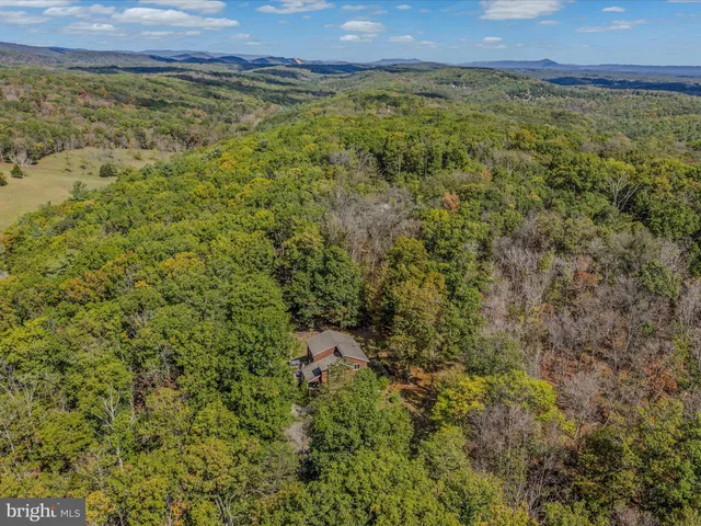 $610,000 | 51 Hungarian Drive, Berkeley Springs, WV 25411