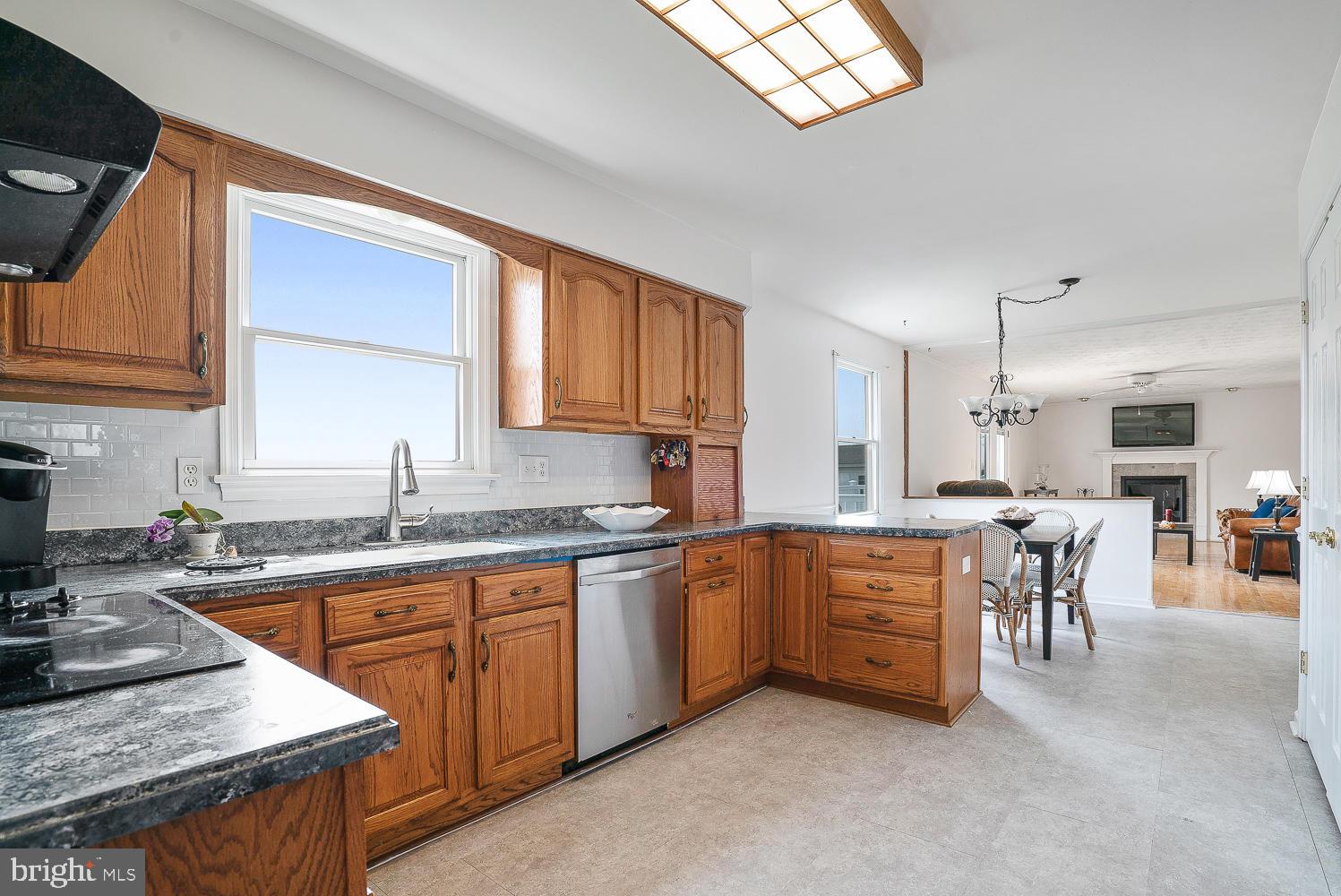 5693 Ridge Road Mount Airy, MD 21771 - Photo 13 of 36 Open and airy Kitchen