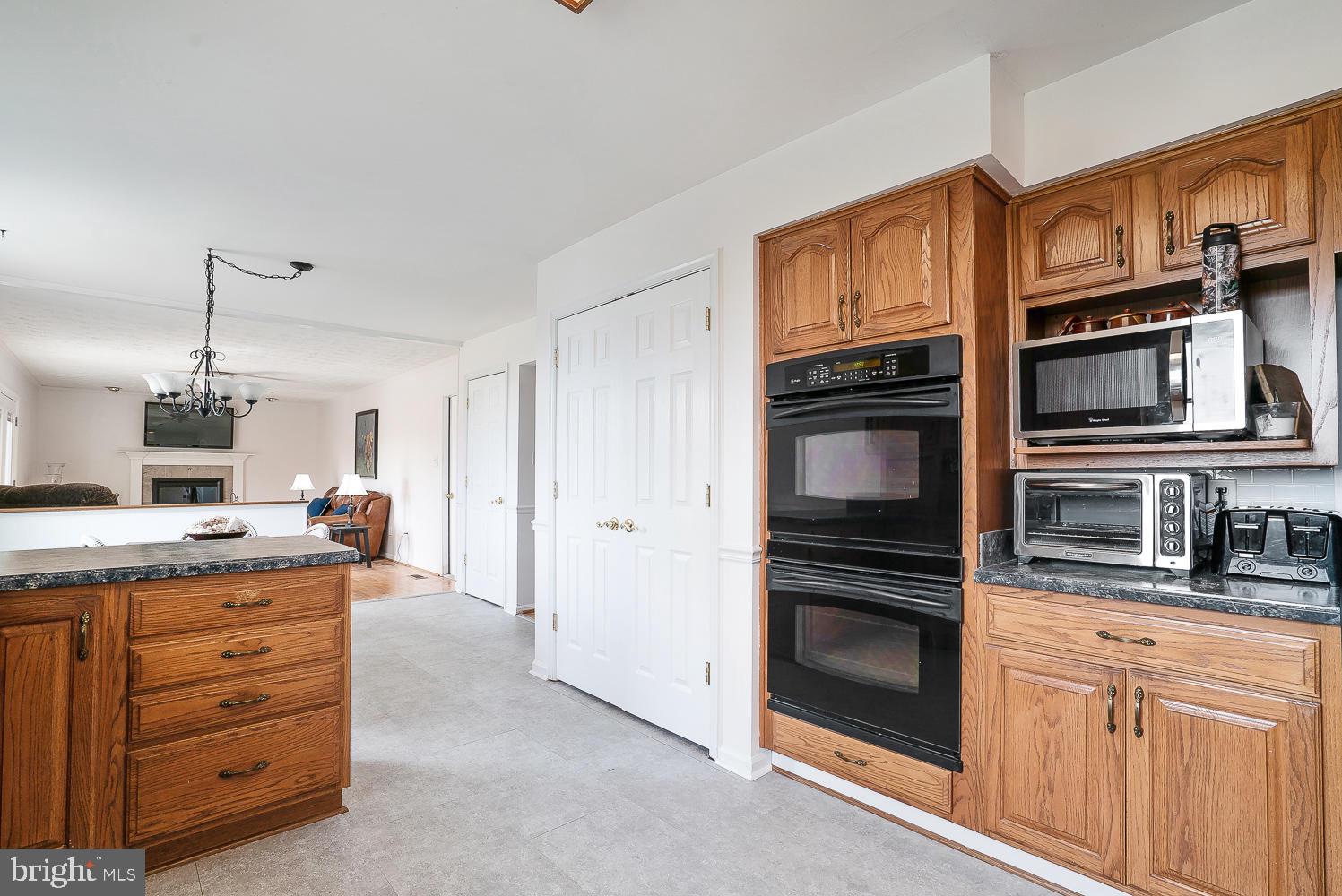 5693 Ridge Road Mount Airy, MD 21771 - Photo 14 of 36 Double wall ovens