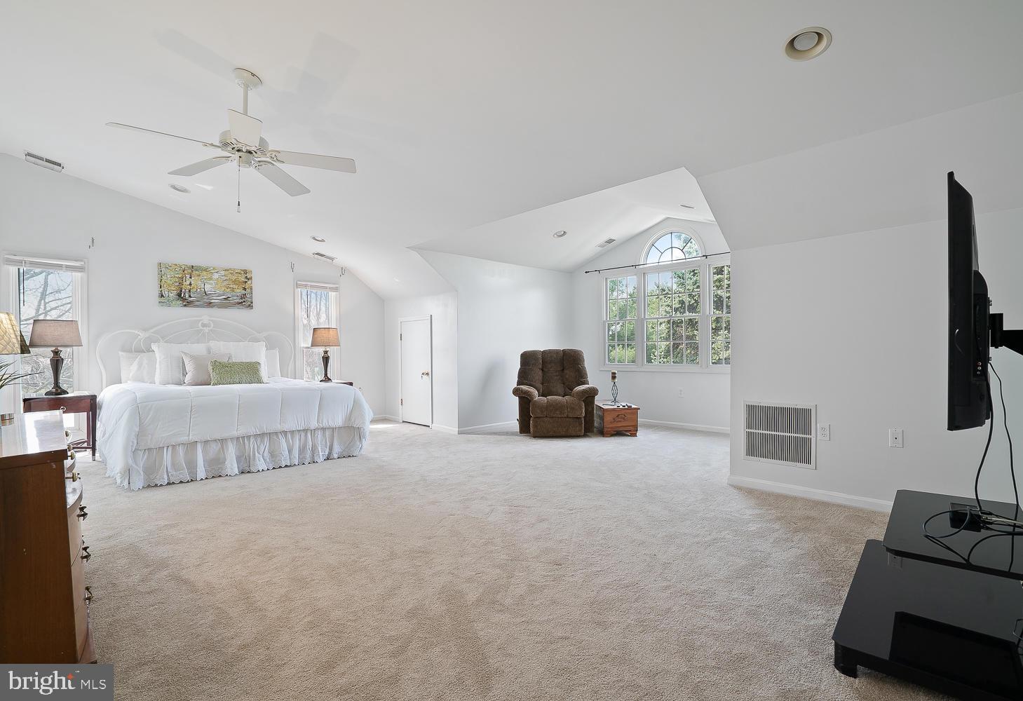 5693 Ridge Road Mount Airy, MD 21771 - Photo 24 of 36 Very spacious Master Retreat!