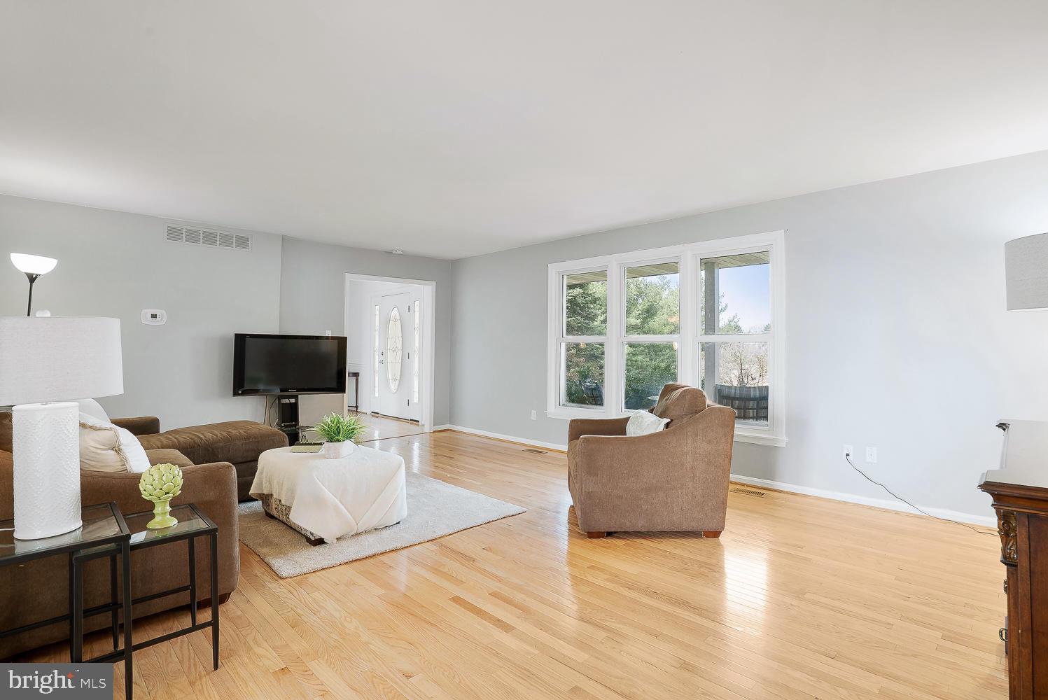5693 Ridge Road Mount Airy, MD 21771 - Photo 10 of 36 Plenty of space for gathering and entertaining!