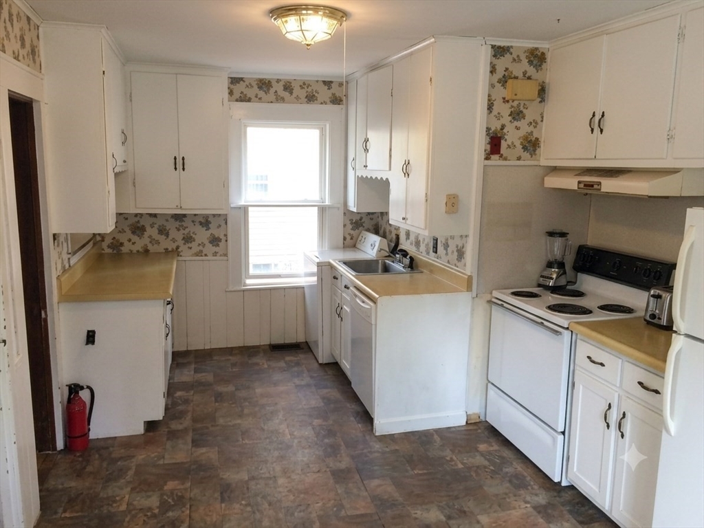 90 North Prospect Street, Unit 2 Amherst, MA 01002 - Photo 4 of 15