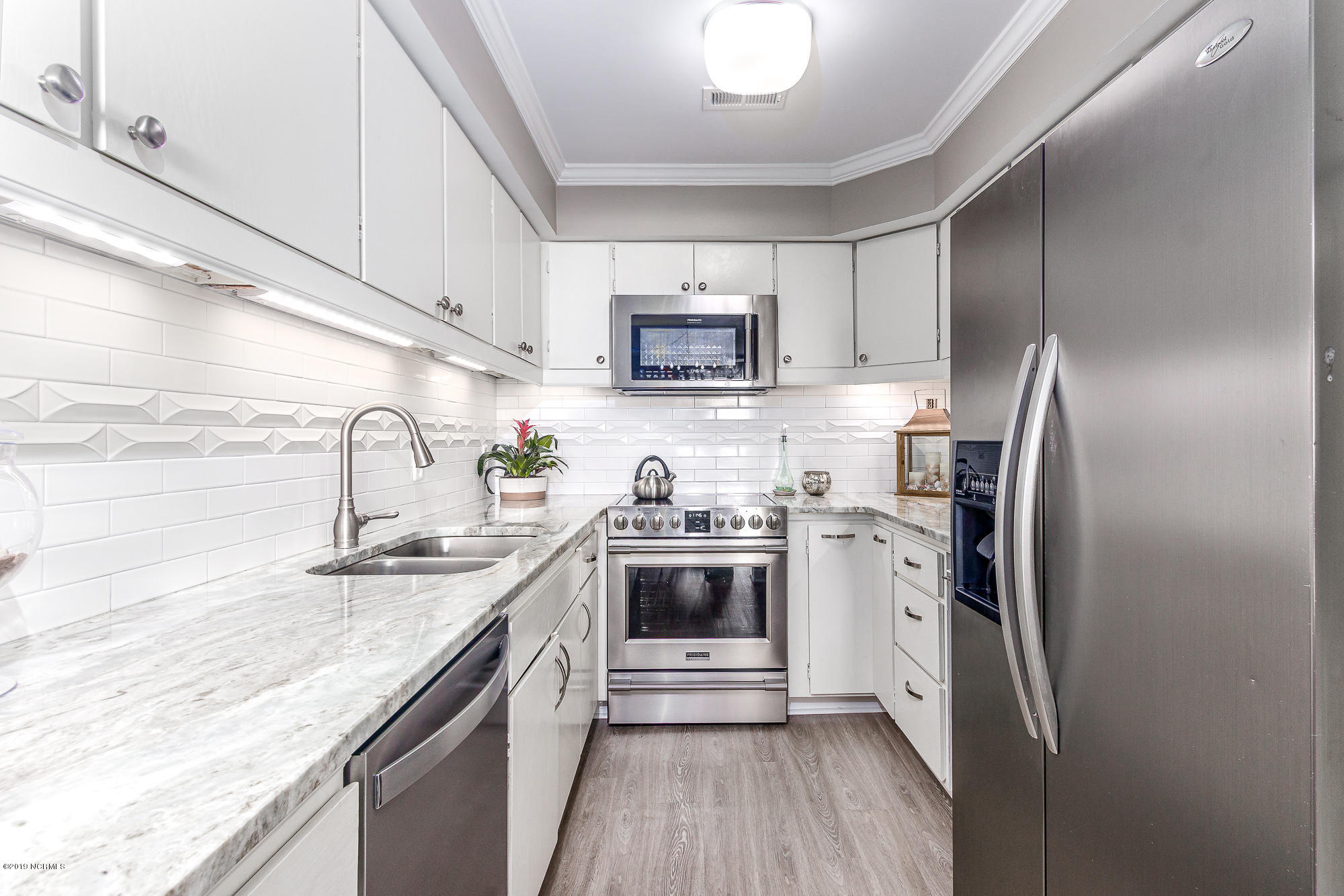 565 Salter Path Road, Unit X3 Pine Knoll Shores, NC 28512 - Photo 11 of 61 Convenient, efficient kitchen