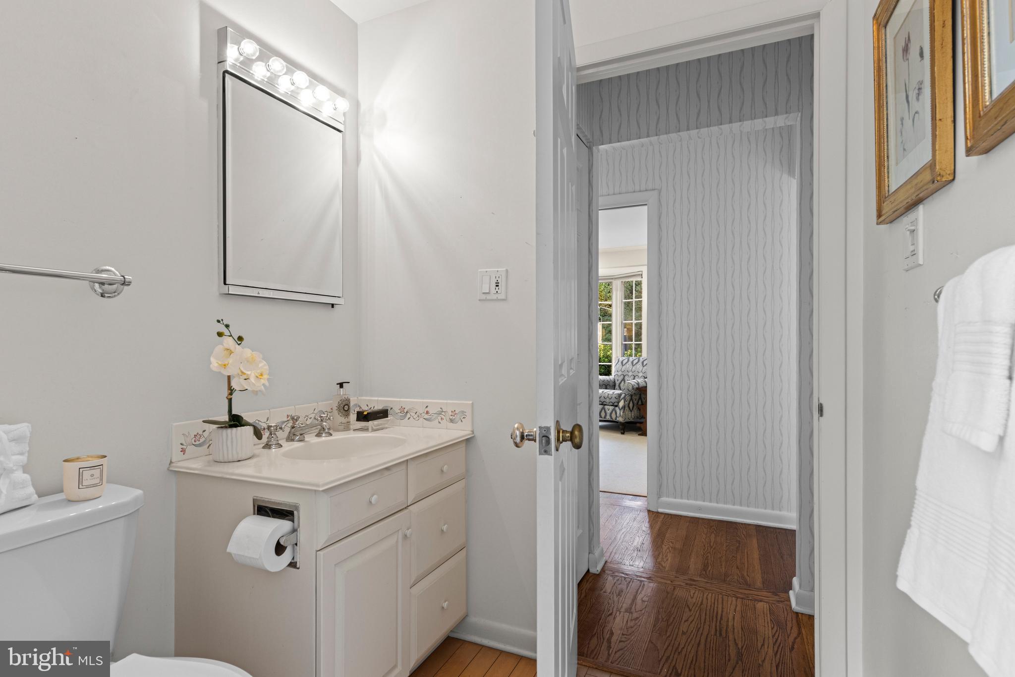 590 Cricket Lane Wayne, PA 19087 - Photo 39 of 65 a bathroom with a sink toilet and tub