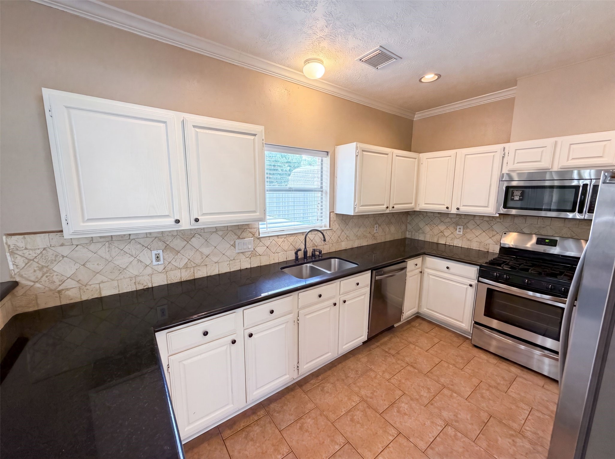 4215 River Ranch Drive Pasadena, TX 77505 - Photo 2 of 26 Staged Photo