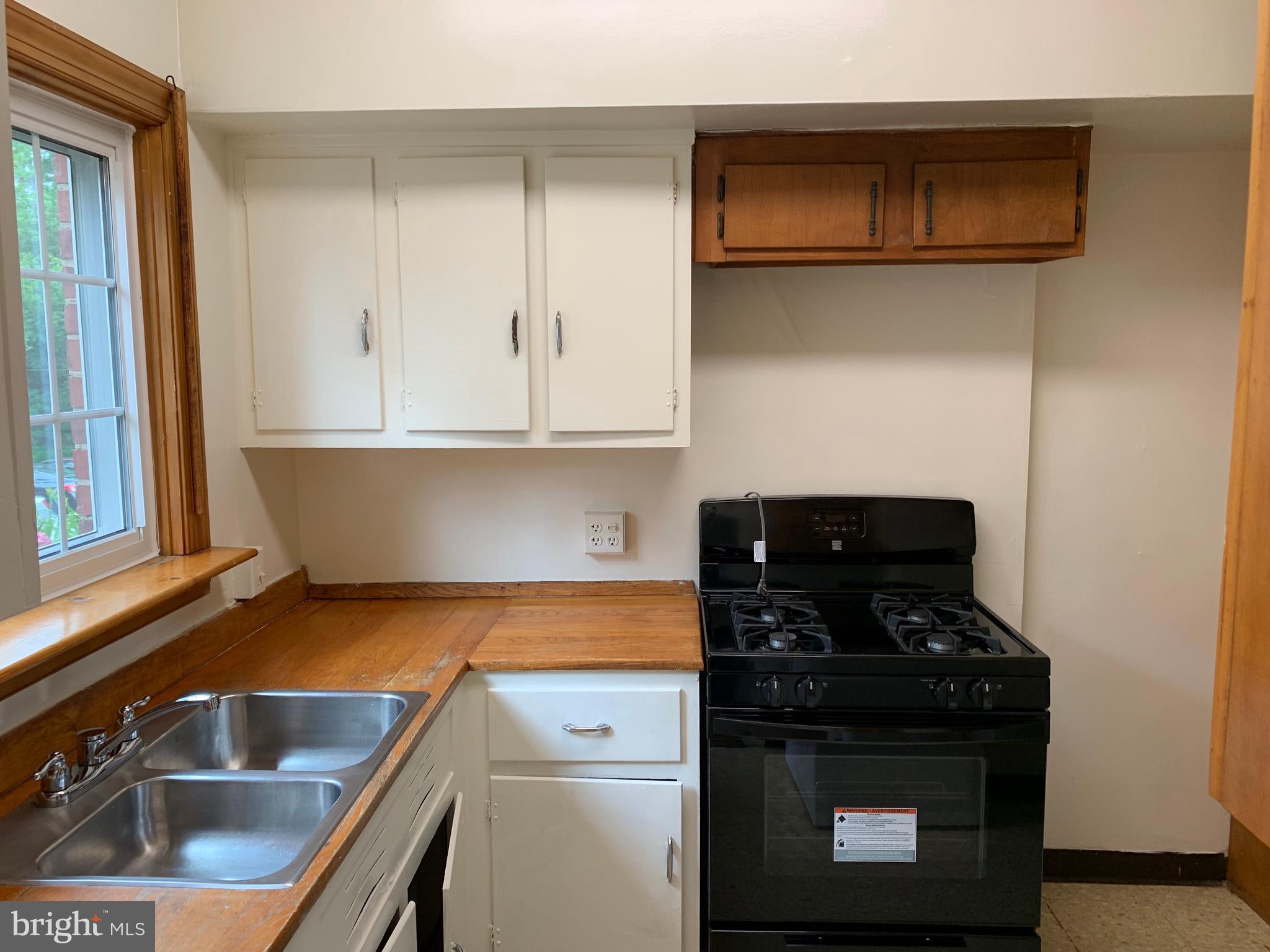 3426 Gunston Road Alexandria, VA 22302 - Photo 4 of 24 Kitchen