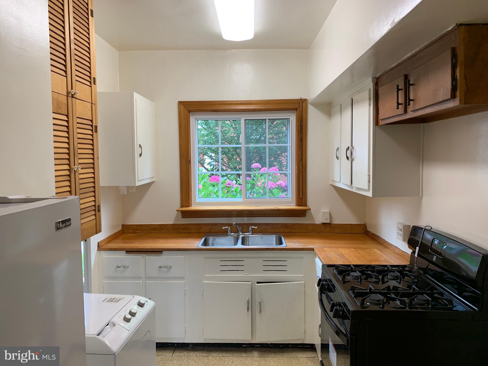 3426 Gunston Road Alexandria, VA 22302 - Photo 5 of 24 Kitchen