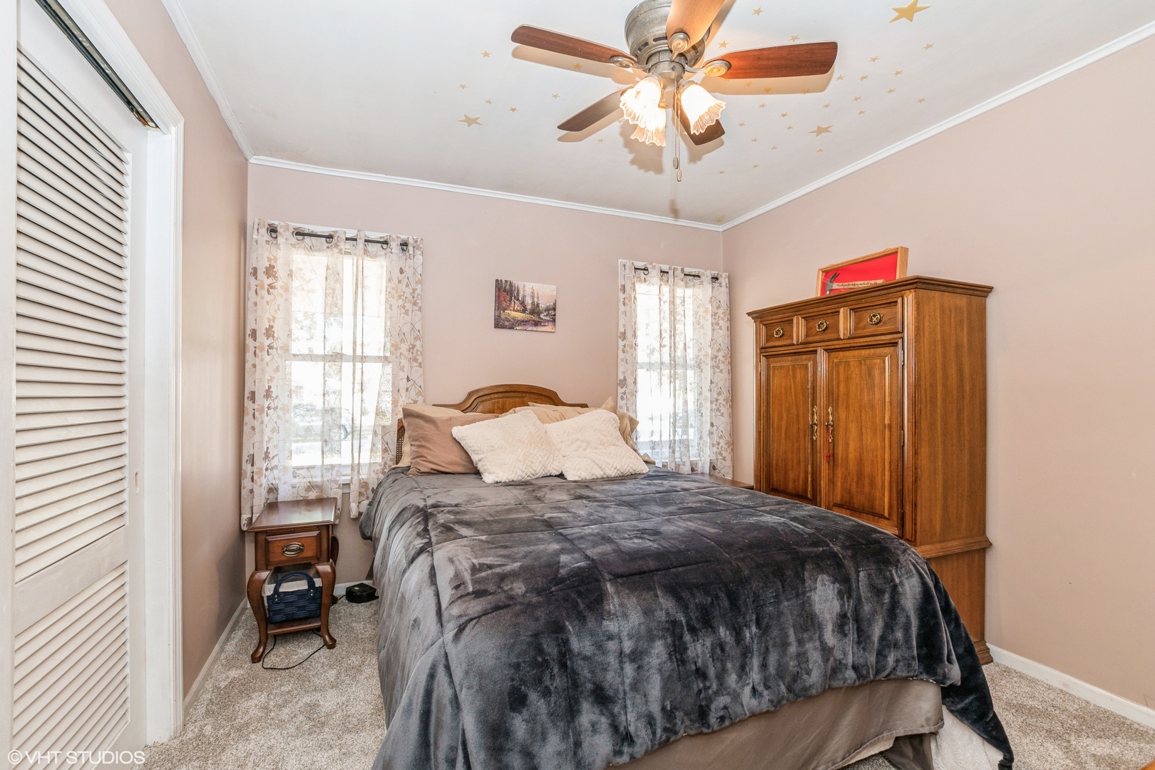 5837 109th Place Chicago Ridge, IL 60415 - Photo 11 of 20 a bedroom with a large bed and a chandelier