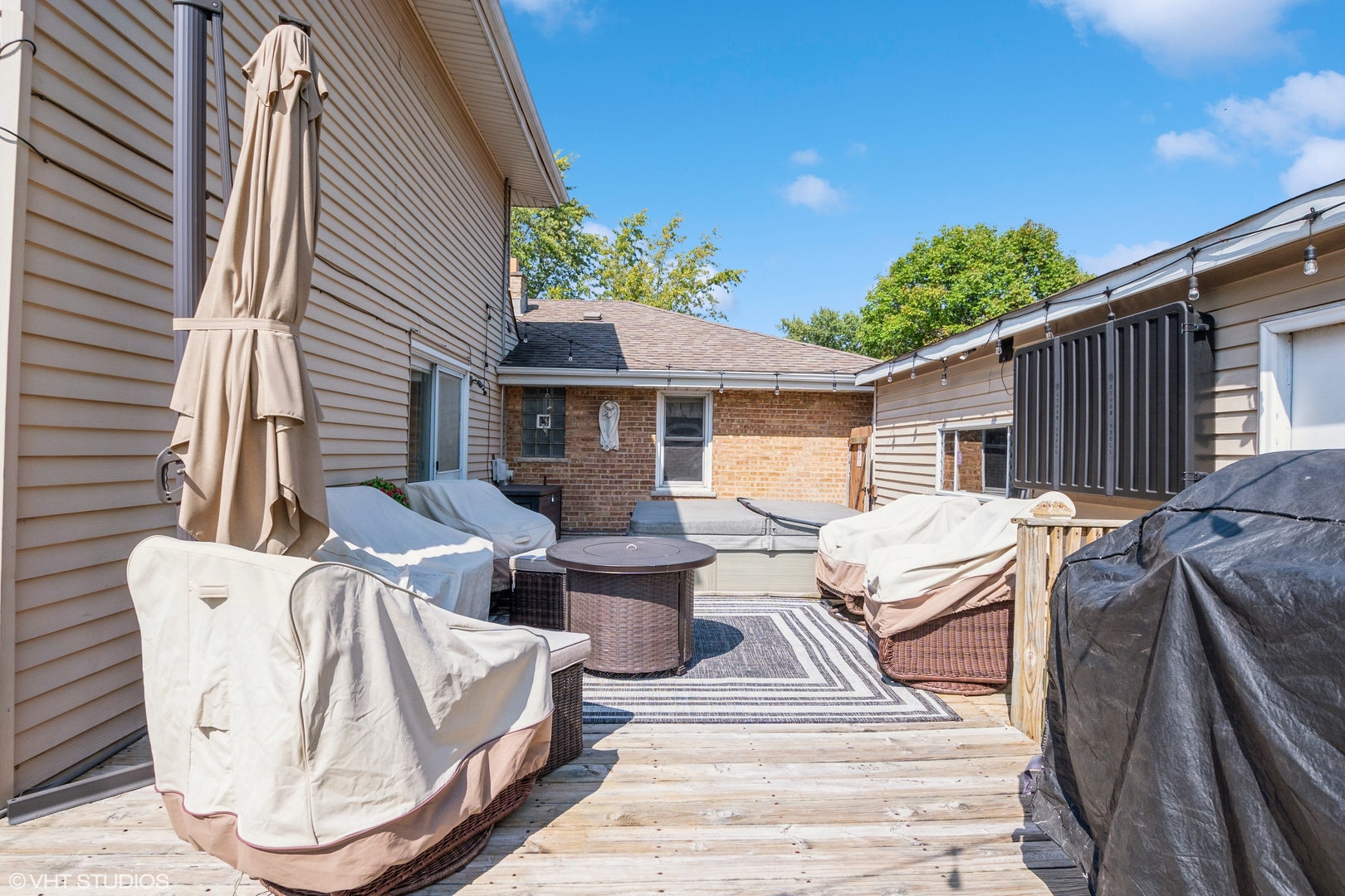 5837 109th Place Chicago Ridge, IL 60415 - Photo 18 of 20 a view of outdoor space yard and patio