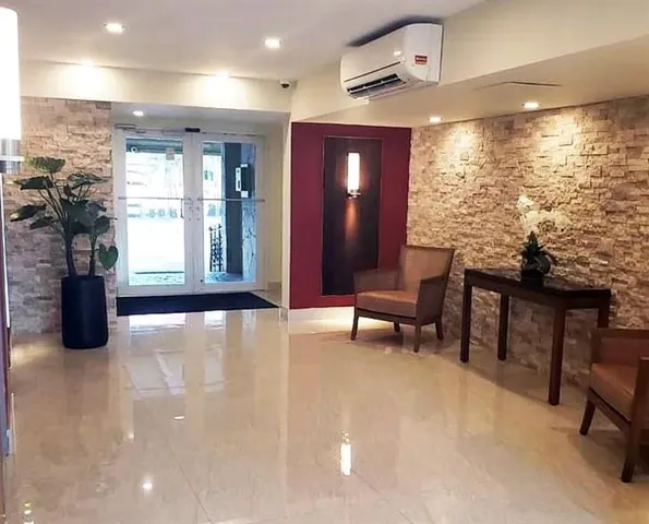 $325,000 | 200 Diplomat Parkway, Unit 636, Hallandale Beach, FL 33009