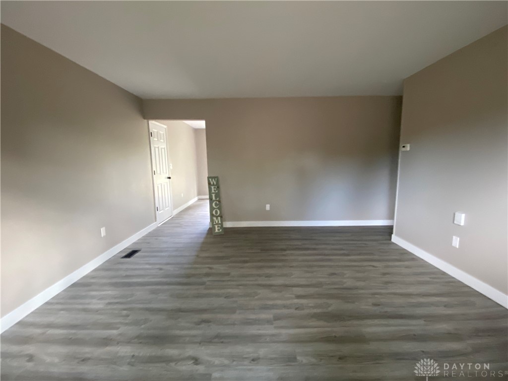 1329 Lee Road Troy, OH 45373 - Photo 3 of 19
