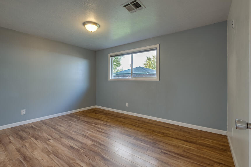 2358 Roberts Road Medford, OR 97504 - Photo 15 of 26 2358 Roberts-19