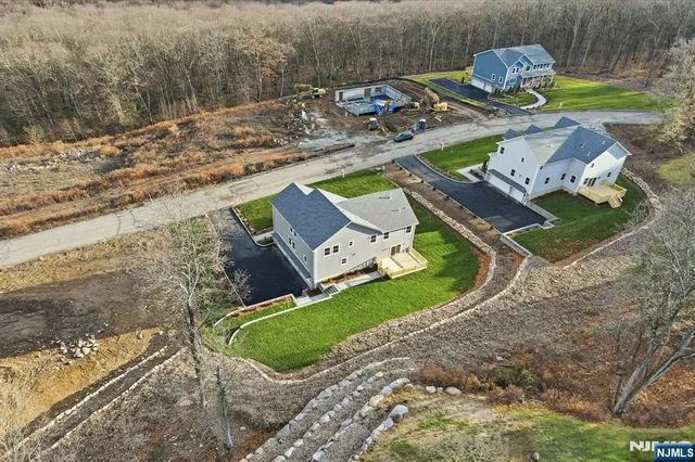 $988,888 | 33 Eagles Nest Terrace, West Milford, NJ 07480