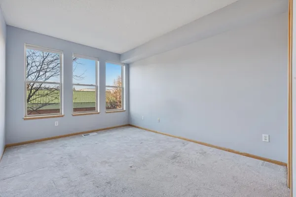 $209,900 | 150 East Burnsville Parkway, Unit 116, Burnsville, MN 55337