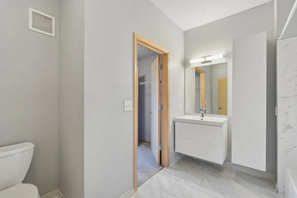 $209,900 | 150 East Burnsville Parkway, Unit 116, Burnsville, MN 55337