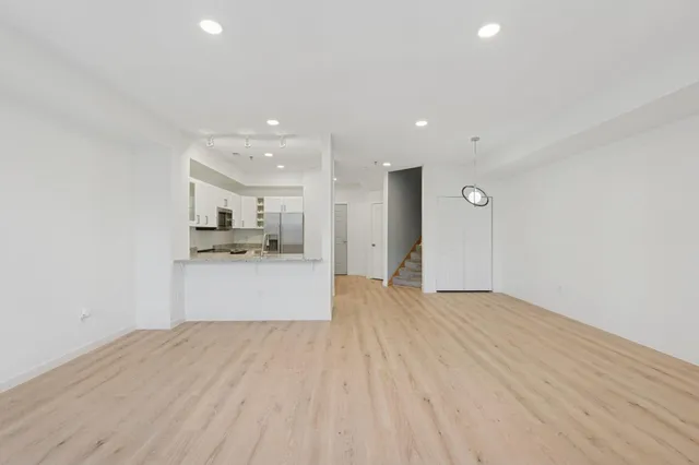 $239,900 | 150 East Burnsville Parkway, Unit 116, Burnsville, MN 55337