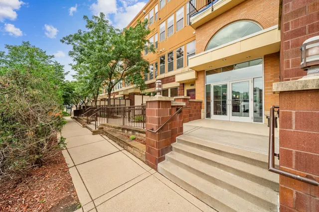 $224,900 | 150 East Burnsville Parkway, Unit 116, Burnsville, MN 55337