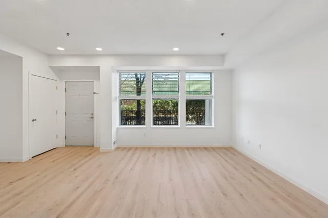 $224,900 | 150 East Burnsville Parkway, Unit 116, Burnsville, MN 55337