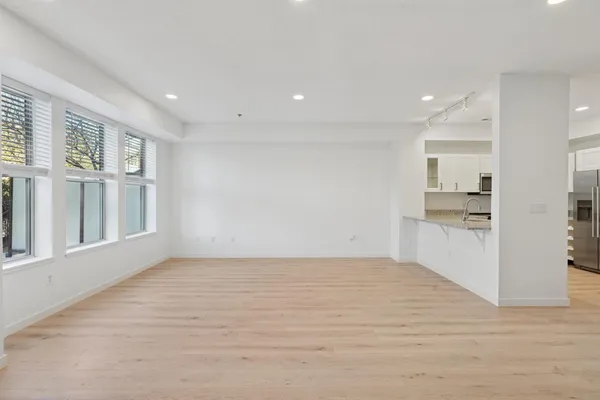 $209,900 | 150 East Burnsville Parkway, Unit 116, Burnsville, MN 55337