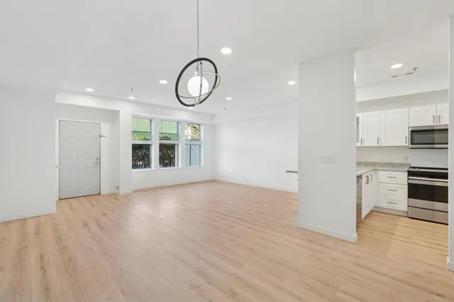 $239,900 | 150 East Burnsville Parkway, Unit 116, Burnsville, MN 55337