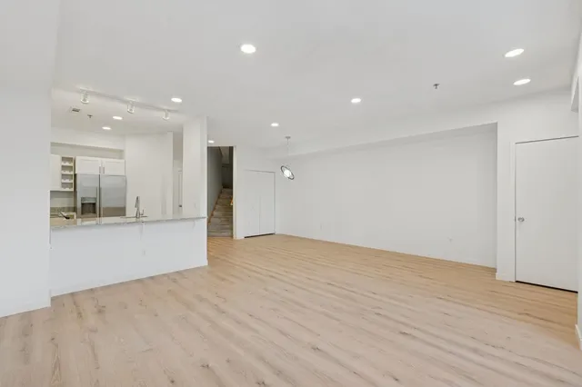 $224,900 | 150 East Burnsville Parkway, Unit 116, Burnsville, MN 55337