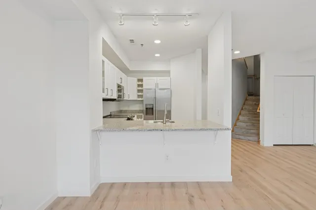 $224,900 | 150 East Burnsville Parkway, Unit 116, Burnsville, MN 55337