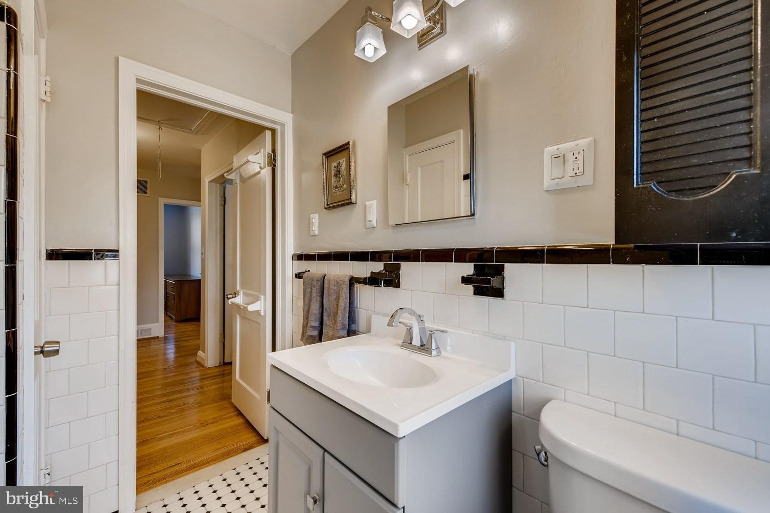 1734 Glen Ridge Road Towson, MD 21286 - Photo 17 of 32 1st of 2 full bathrooms in this home