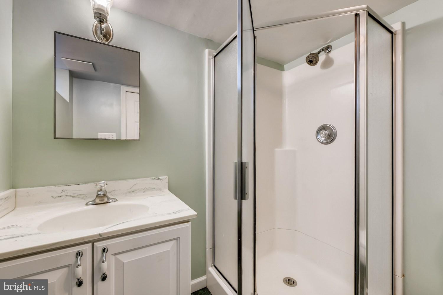 1734 Glen Ridge Road Towson, MD 21286 - Photo 21 of 32 2nd full bathroom in very good condition