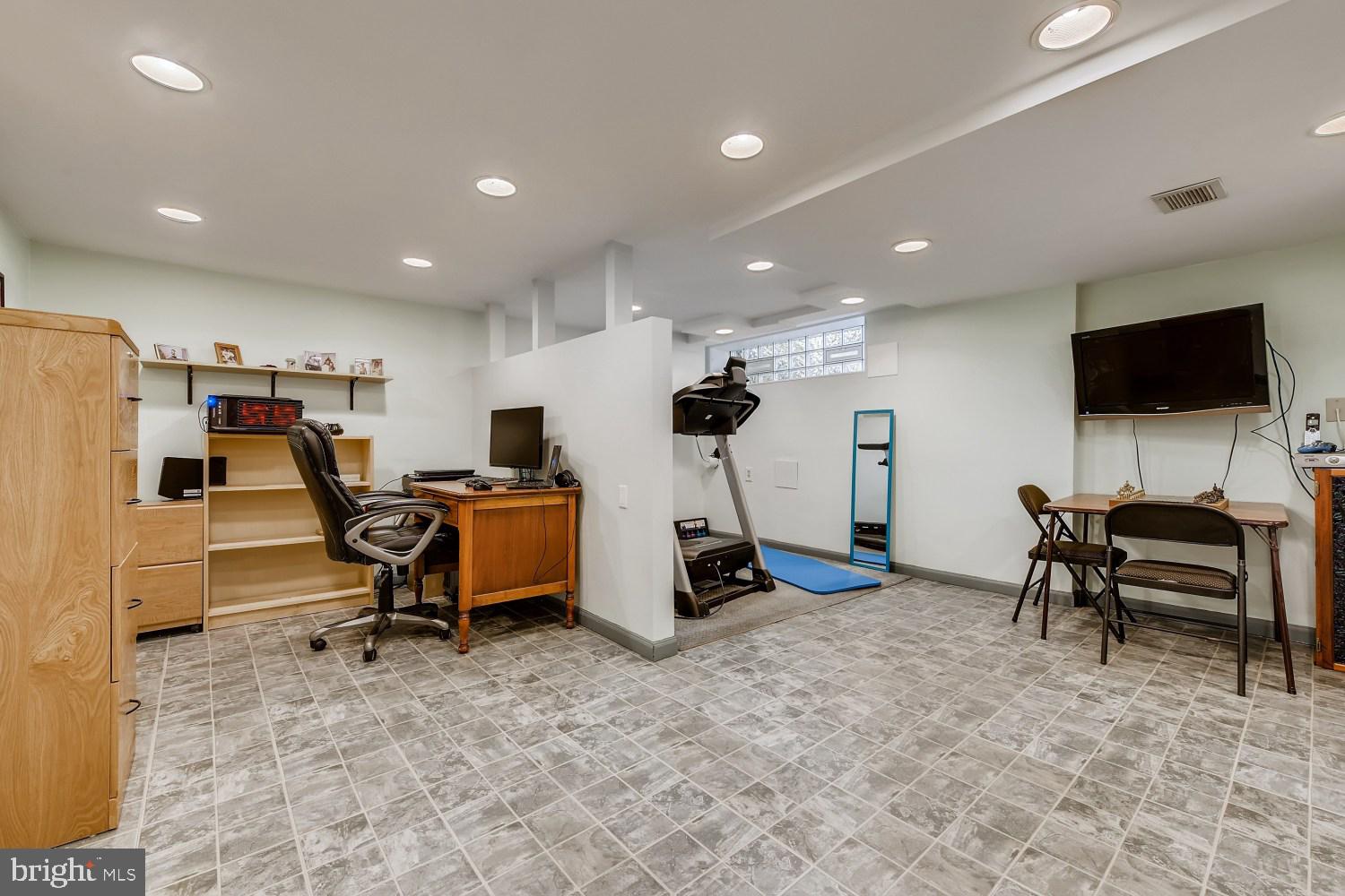 1734 Glen Ridge Road Towson, MD 21286 - Photo 23 of 32 Home office / exercise space / game room area