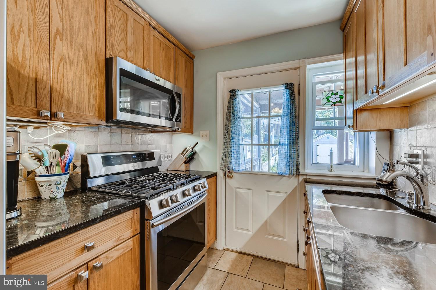 1734 Glen Ridge Road Towson, MD 21286 - Photo 10 of 32 Granite countertops / stainless steel appliances