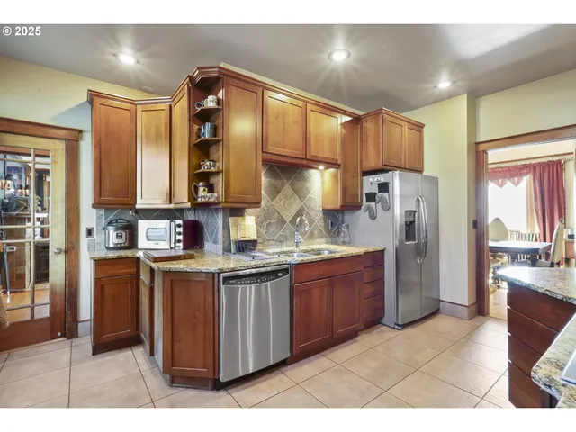 $550,000 | 529 West 3rd Place, The Dalles, OR 97058