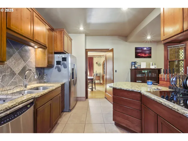 $550,000 | 529 West 3rd Place, The Dalles, OR 97058