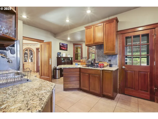 $550,000 | 529 West 3rd Place, The Dalles, OR 97058